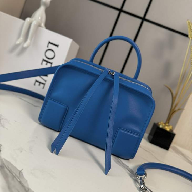 Picture of Loewe Handbags _SKUfw239914162fw